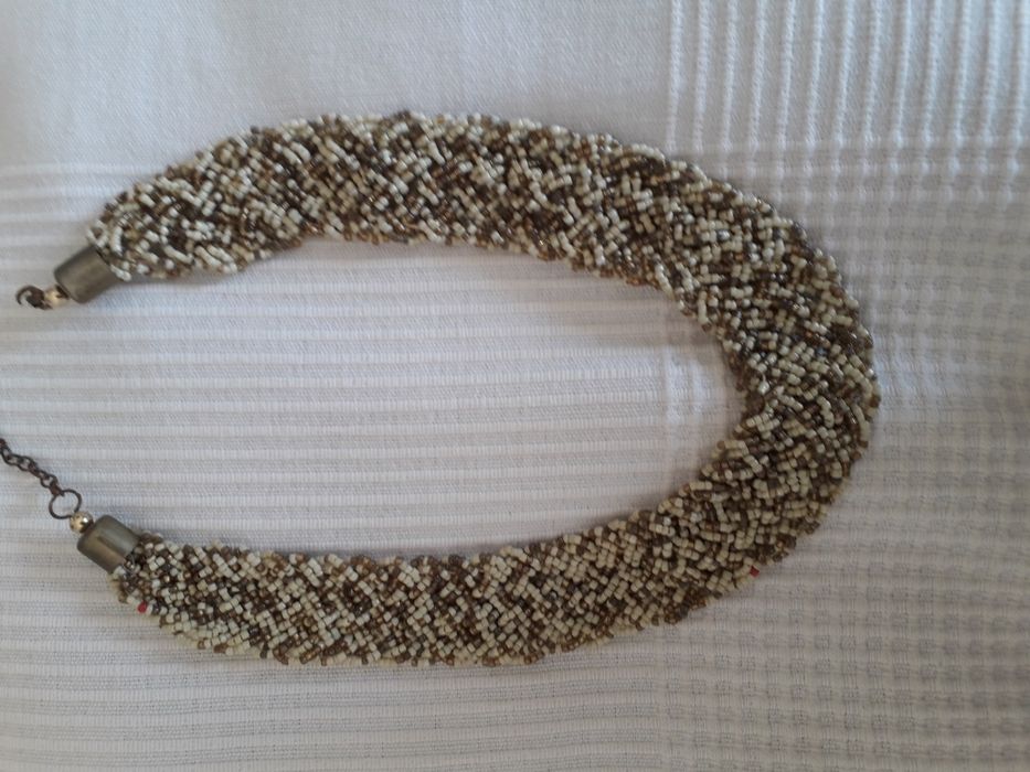 Vários colares em óptimo estado