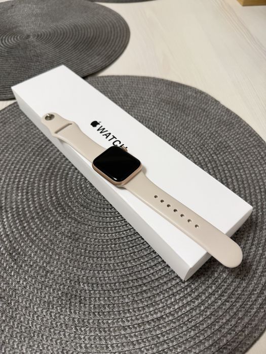 Смарт-годинник Apple Watch SE 40 mm