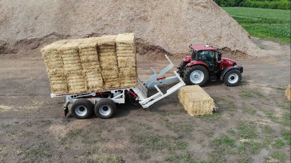 Тюковоз самопогрузчик. Прицеп для прямоугольный тюков. Кобзаренко