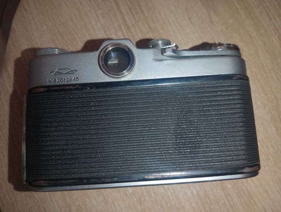 Фотоапарати зеніт 3м і Ломо LUBITEL 166B