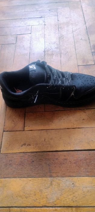 Нужно срочно продать кросовки