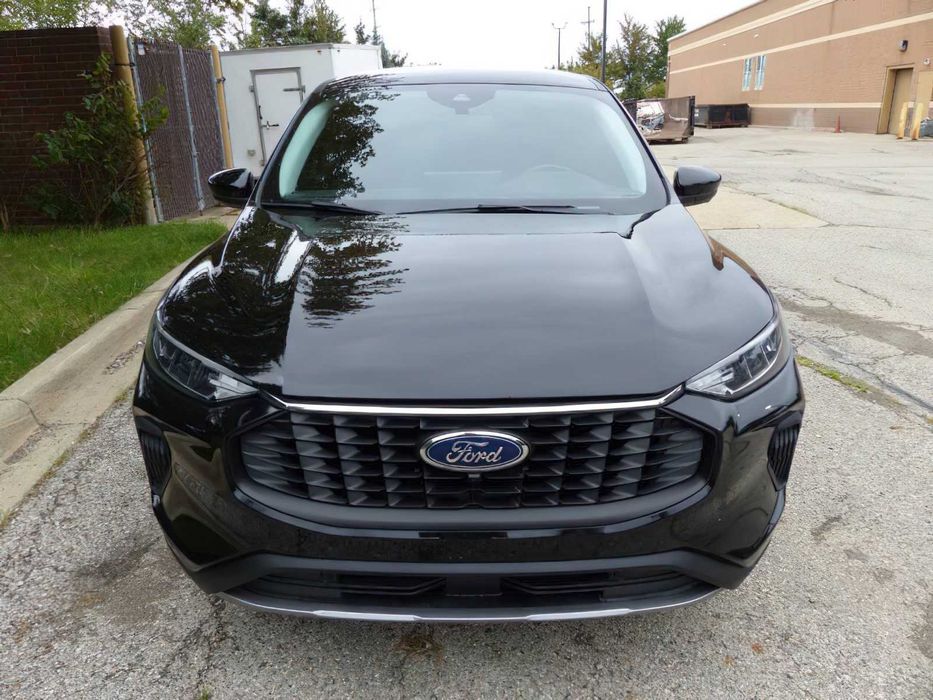 Ford Escape      2024