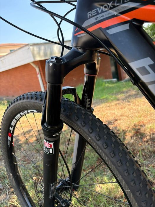 Bicicleta Bergamont roda 29 carbono