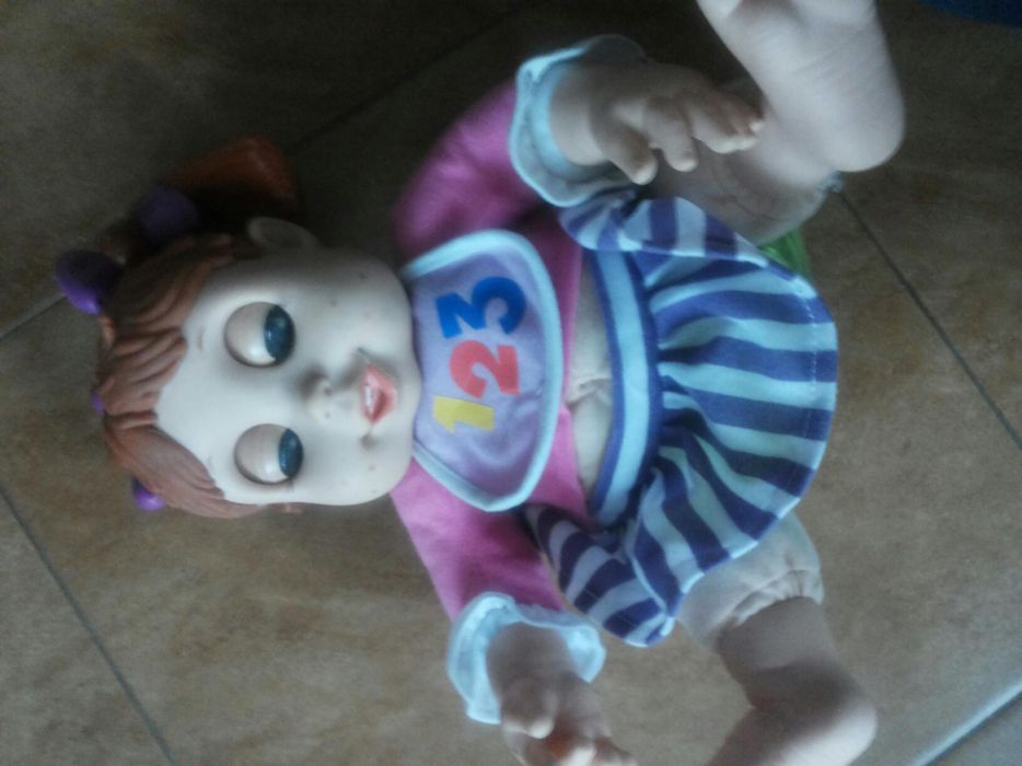 Lalka mówiąca ucząca