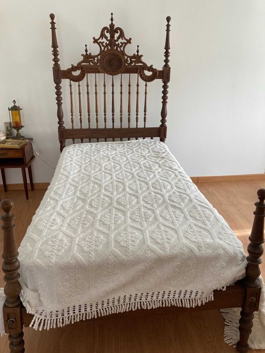 Cama solteiro estilo clássico