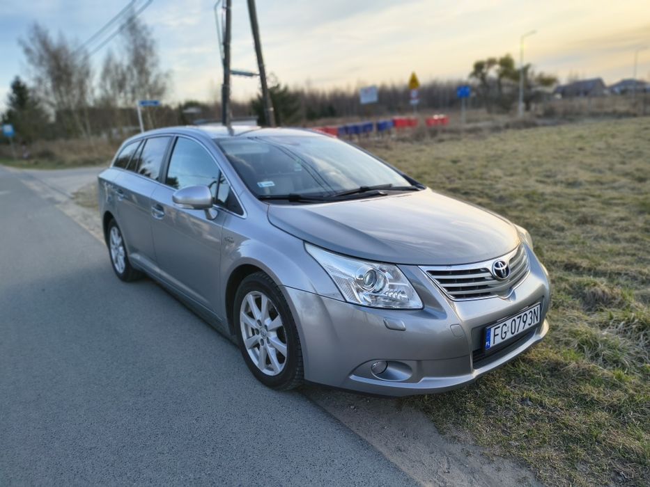 Toyota Avensis salon Polska