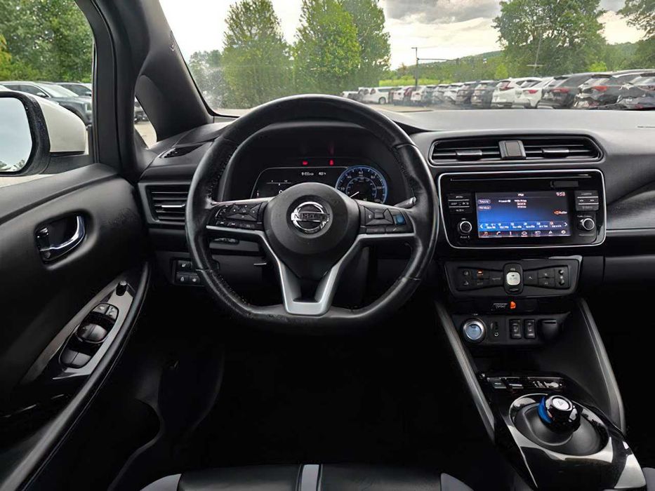 Nissan LEAF SV      2018