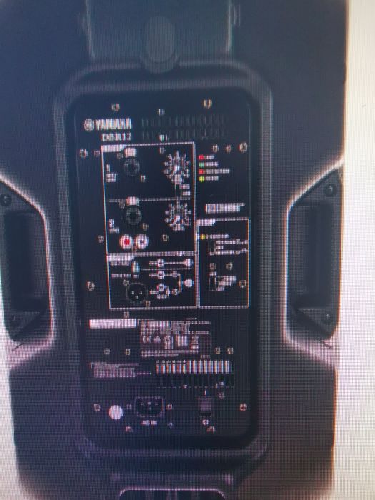 Yamaha DBR12 amplificada