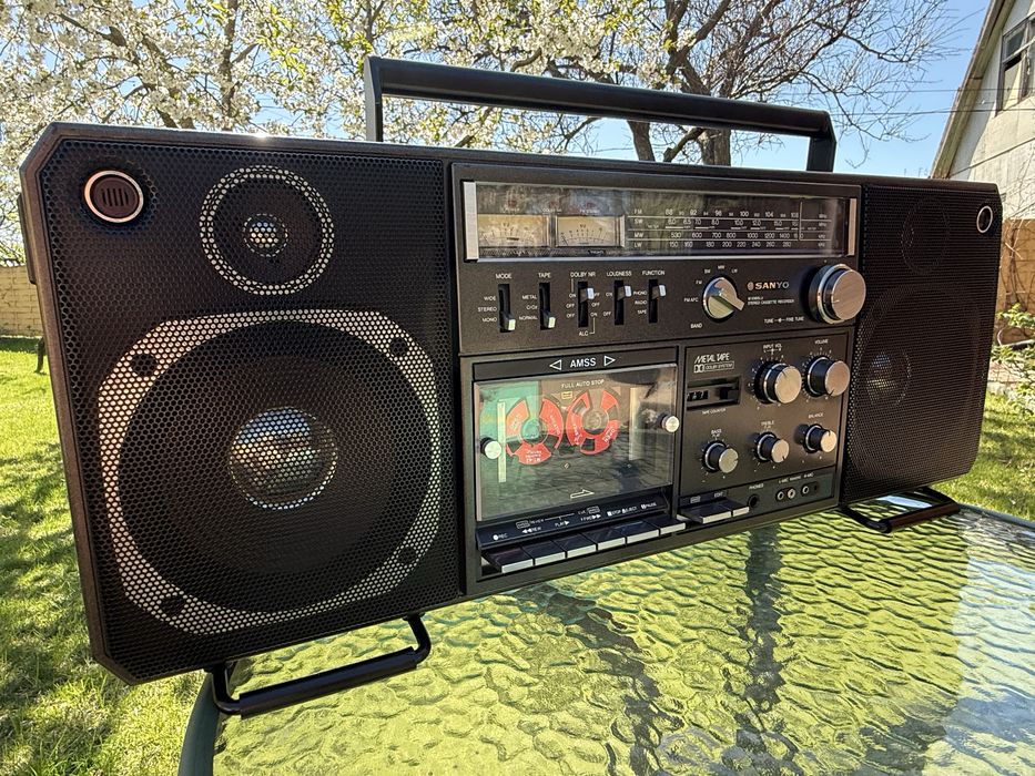 Продам магнитолу Sanyo M 9998LU