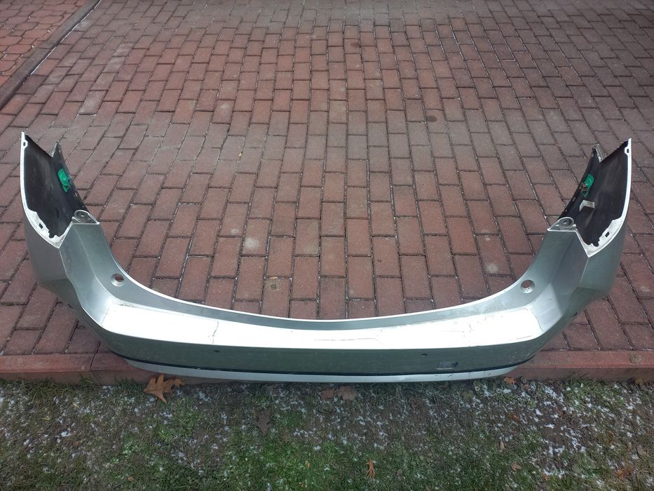 Zderzak tył Toyota corolla e21 kombi