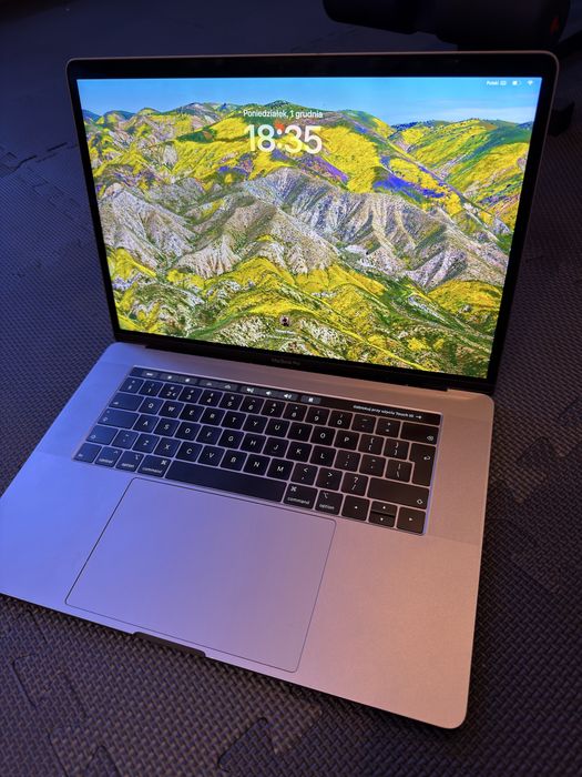 MacBook Pro 2018 15” – i7 / 16GB RAM / Mało cykli / Zamiana Nowy