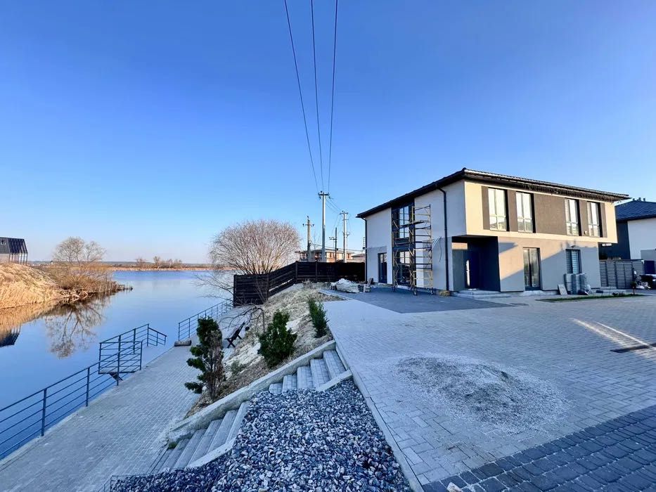 Продаж будинок таунхаус в закритому містечку набережна озеро