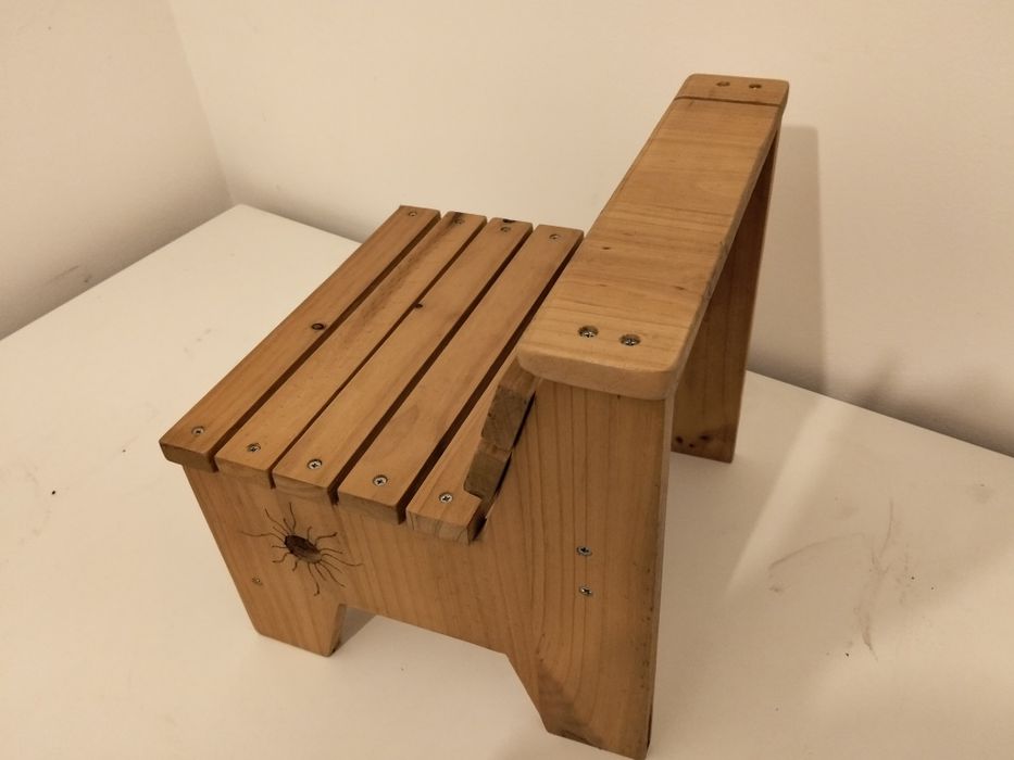 Mesa/Secretaria com cadeira para  criança