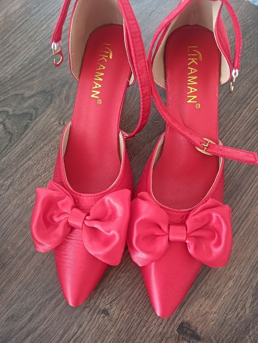 Vendo 2 pares de sapatos novos por apenas 15€