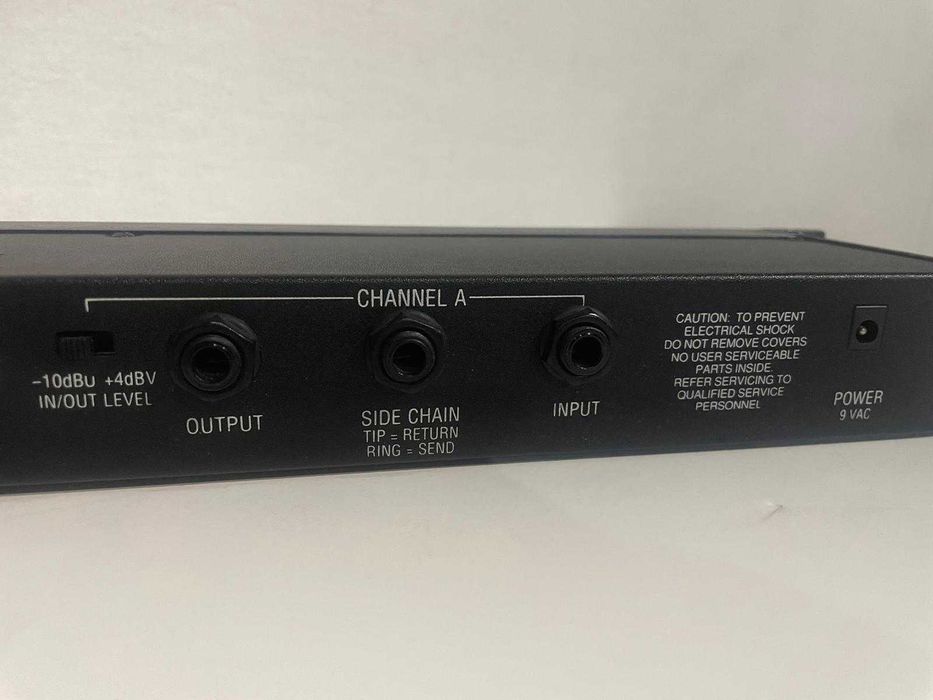 Compressor Alesis 3630 RMS/PEAK dual channel comp. limiter with gate