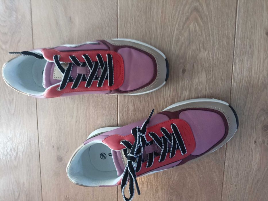 Adidasy 38 wyższa podeszwa