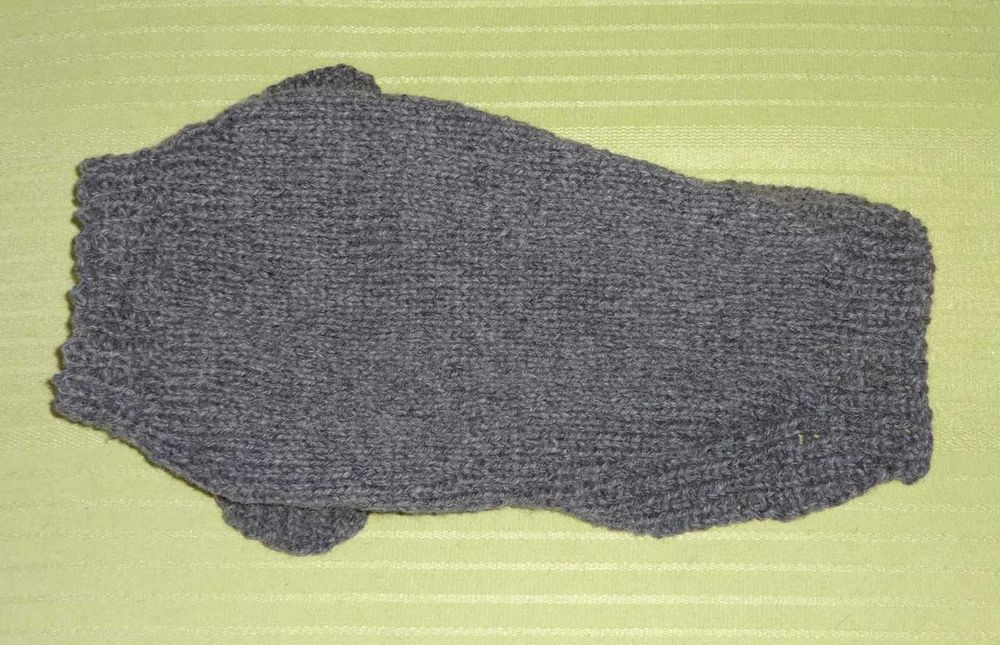 Вязаный комбинезон для  собачек