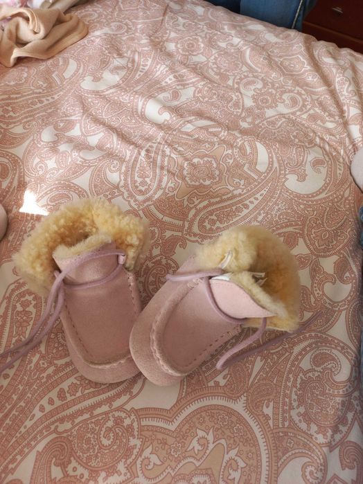 Botinhas peludas para menina