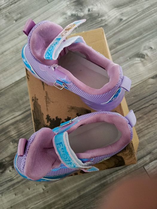 Buty Frozen na stopę 15 cm świecą