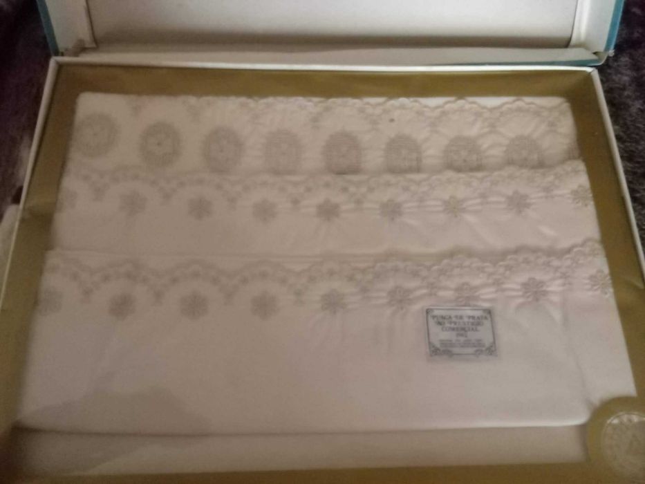 Lençois de casal bordados novos