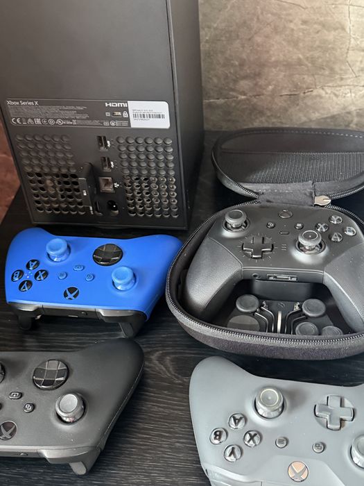 XBOX Series X. 3 pady +pad elite series 2 +1tb storage expansion