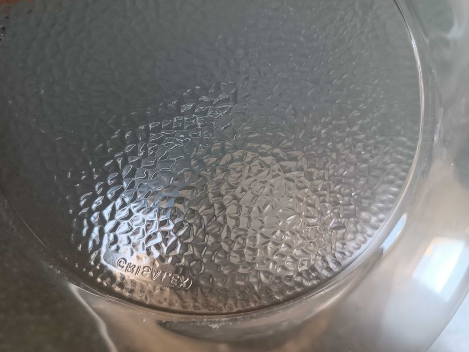 2 pratos transparentes em vidro