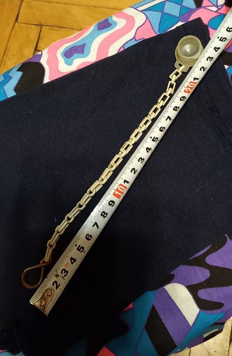 Крышечка 2см диамтр с цепочкой б/у