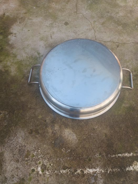 Frigideira grande inoxidável para restauração, diâmetro 42cm.