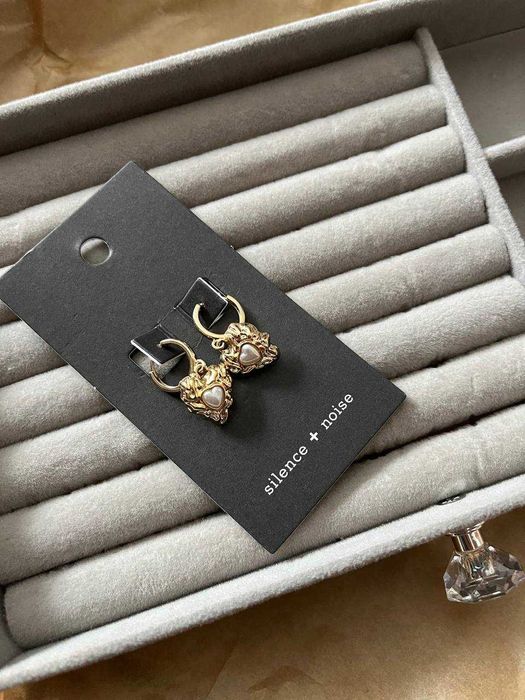 стильні сережки від urban outfitters