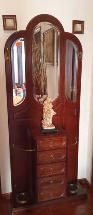 Móvel de entrada em ótimo estado