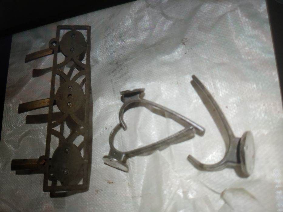 Вішалка металева.