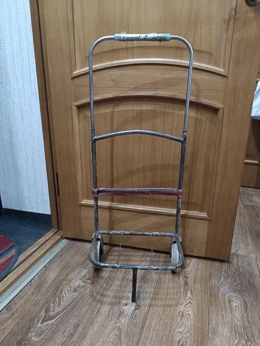 Продам тележку , Кравчучку,  візок требует ремонта.