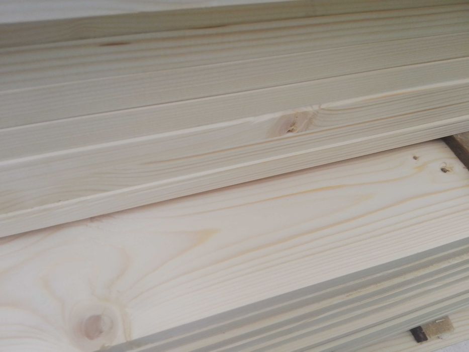 Nowa deska heblowana świerkowa