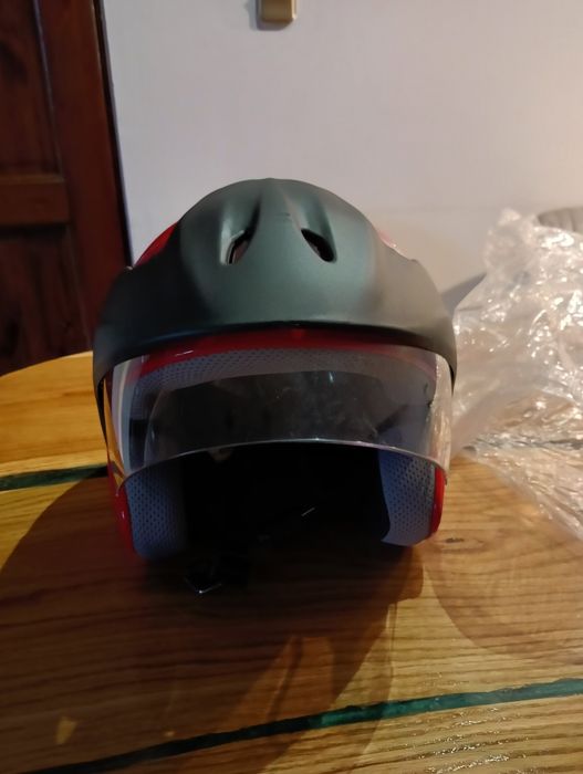 Sprzedam kask nowy