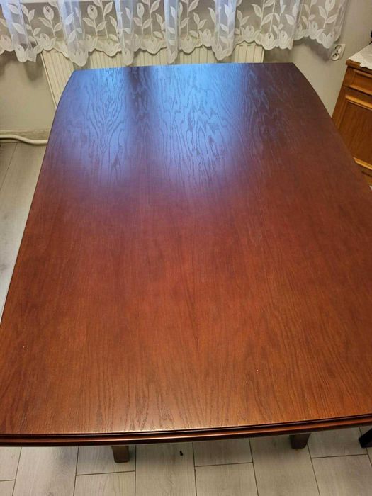 Stół do salonu lub jadalni