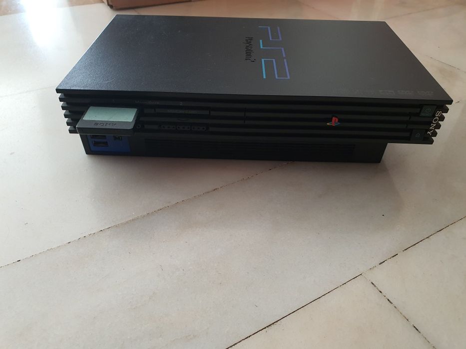 Playstation 2 + Buzz + comados.