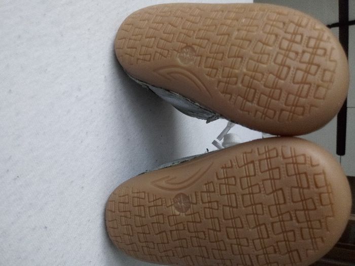 Sprzedam skórzane buciki w kolorze srebrnym rozmiar 18