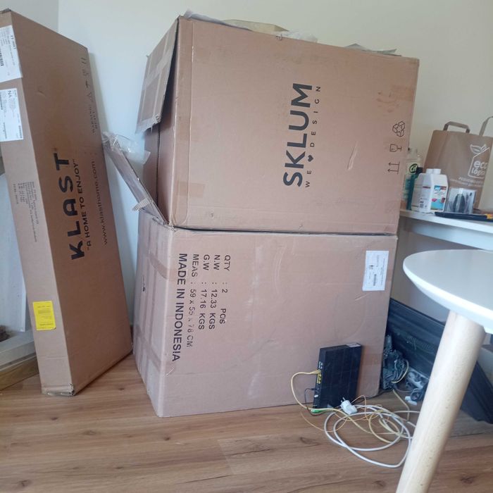 Cadeiras novas ainda embaladas