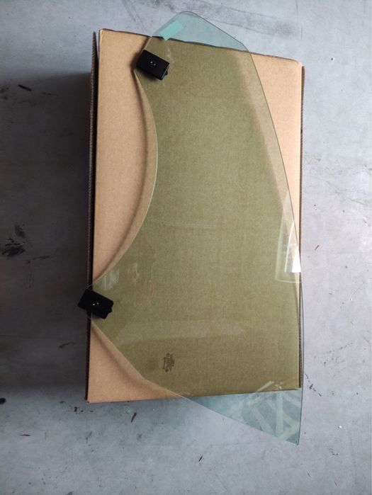 Скло переднє ліве акустичне Tesla Model 3 1568570 Teslix