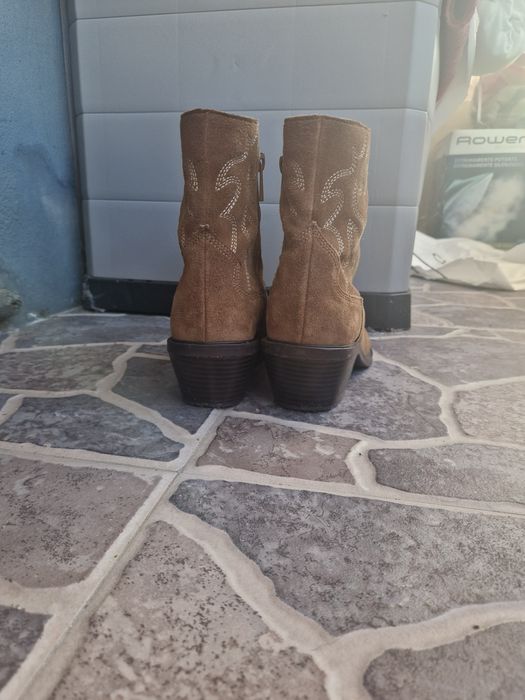 Botas Cowboy Camel em Camurça Sintética | Estilo Western | Stradivarius