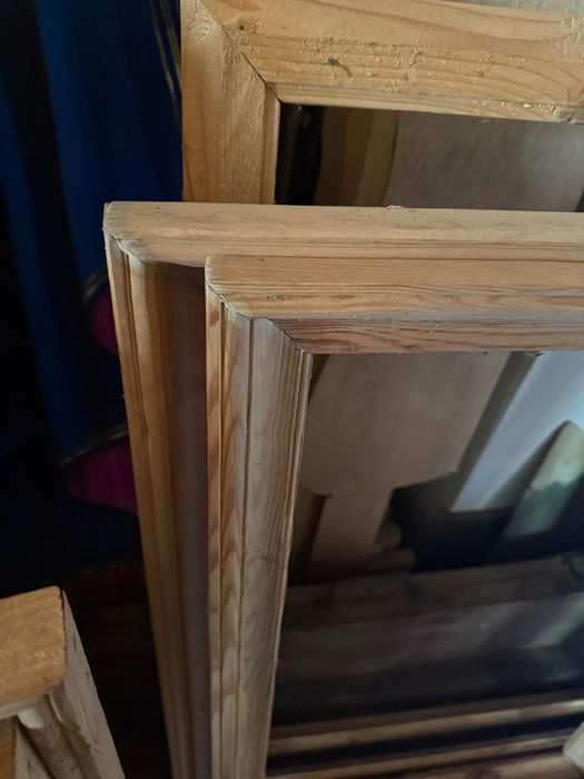 Рамки з дерева для картин, вивісок