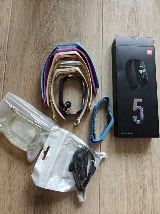 Mi band 5 z opaskami