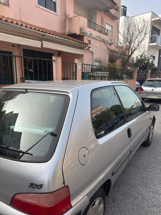 Em bom estado o carro dado que é de 1998