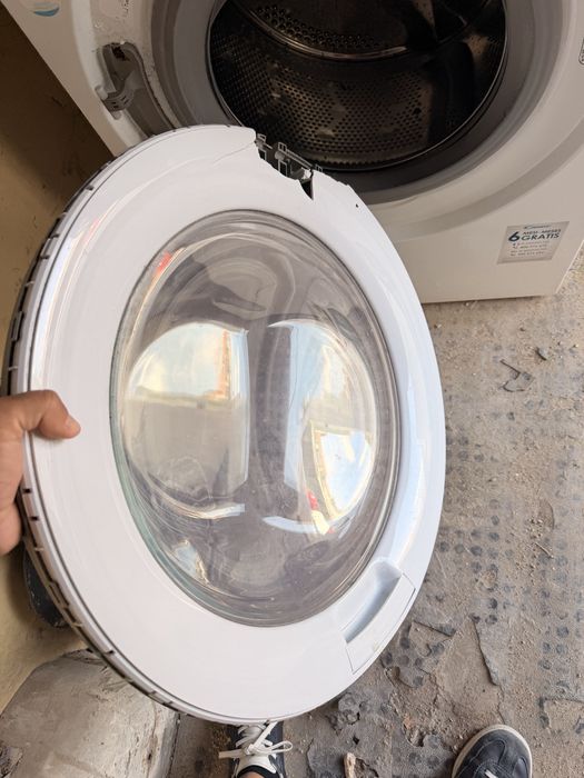 Maquina de lavar e seca roupa