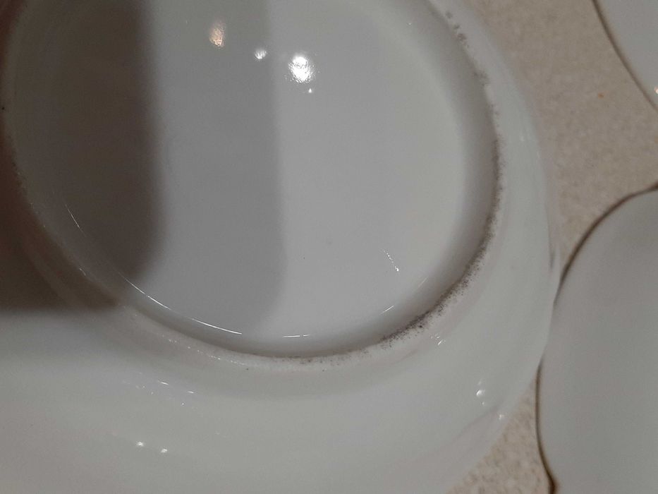 Piękny i elegancki serwis garnitur porcelanowy.