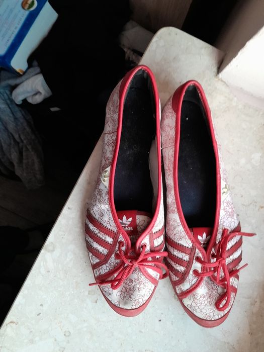 Sprzedam używany archiwalny model Adidas Adria w wersji Ballet Flats (