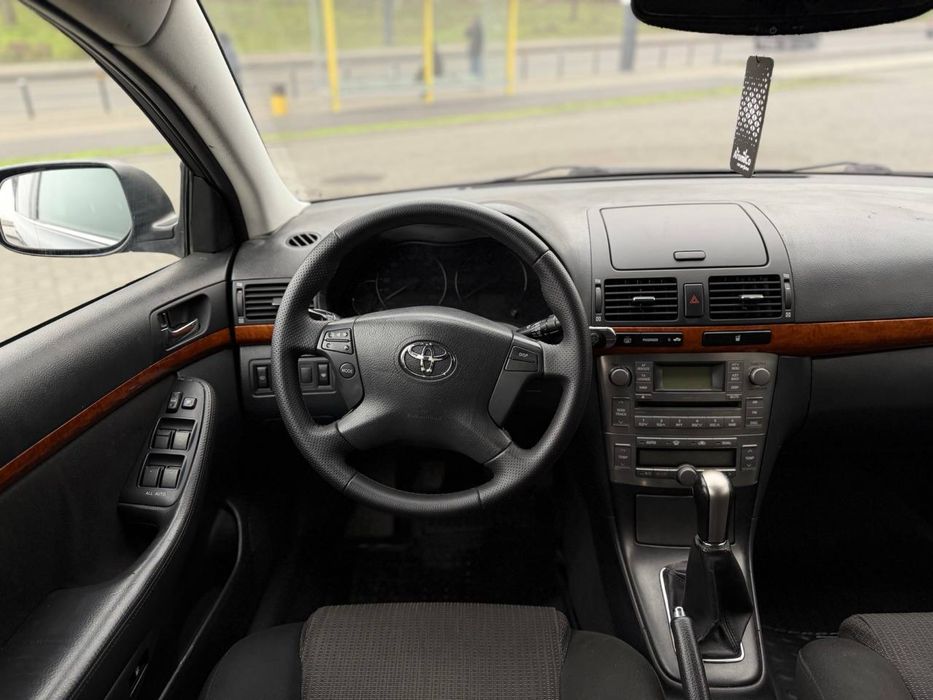 Toyota avensis 2008 рейстайлінг