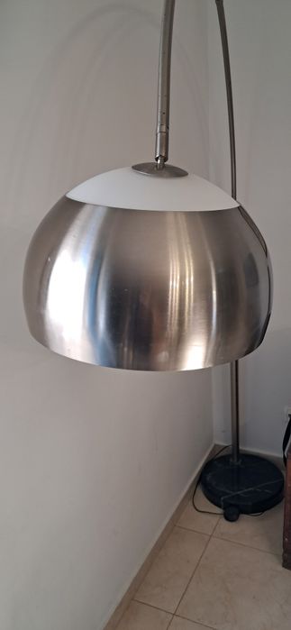 Candeeiro de pé, com base em mármore