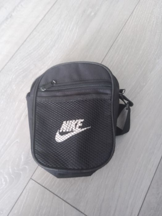 Сумка найк 3 відділення  і 1 в нутрі