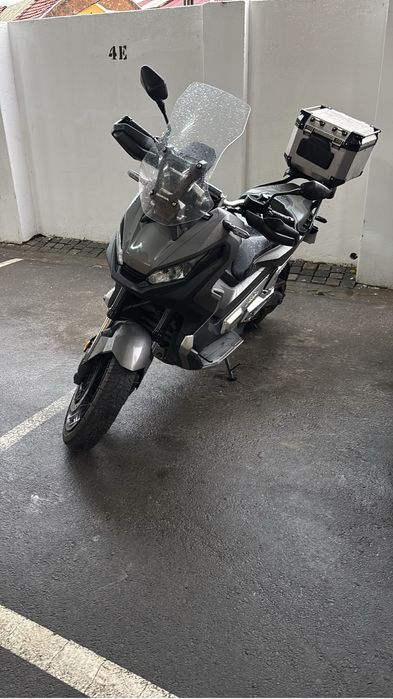 Honda X-adv 750 cc